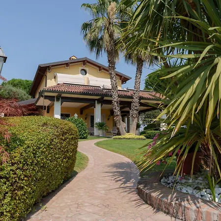 Elena Villa Moniga del Garda