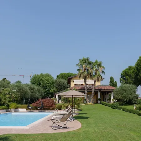 Elena Villa