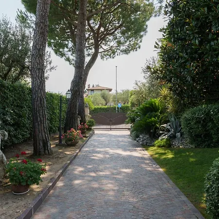 Elena Moniga del Garda