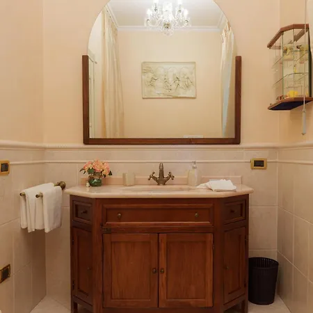 Elena Moniga del Garda