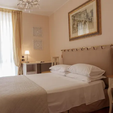 Elena * Moniga del Garda