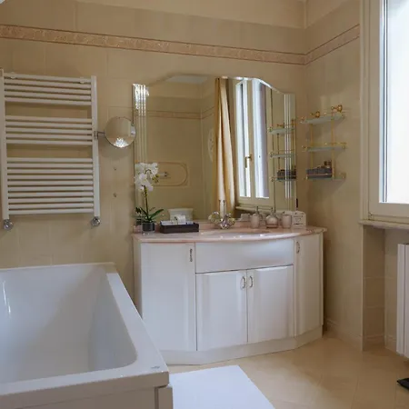 Elena Moniga del Garda