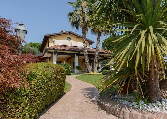 Elena Villa Moniga del Garda