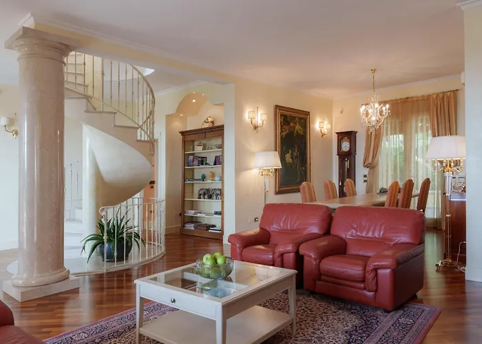 Elena Villa Moniga del Garda