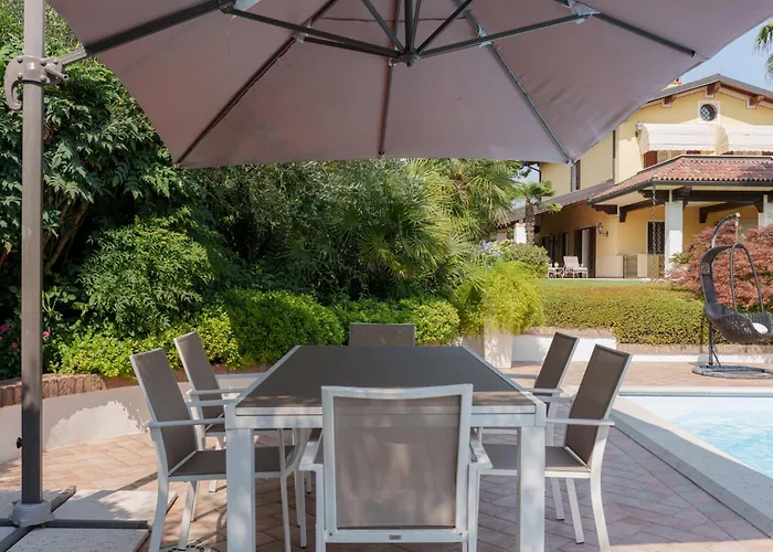 Elena Villa Moniga del Garda